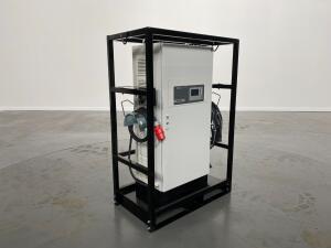 2025 Giant High-Frequency-Charger (Snellader) IP54 48V/300A + transportkast ADV1049