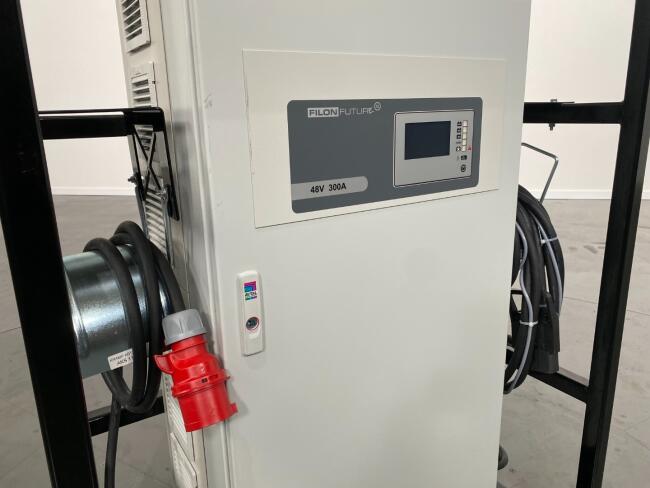 2025 Giant High-Frequency-Charger (Snellader) IP54 48V/300A + transportkast ADV1049 | Overige | Diversen