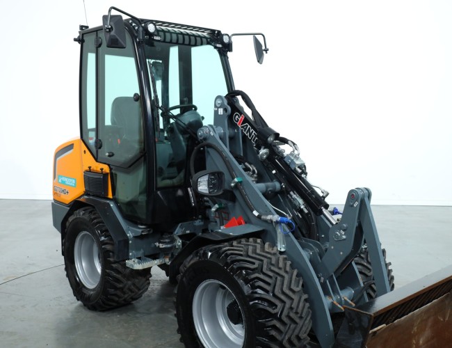 2023 Giant G2700 HD+ (Cabine) VV1423 | Wiellader | Mini Shovel