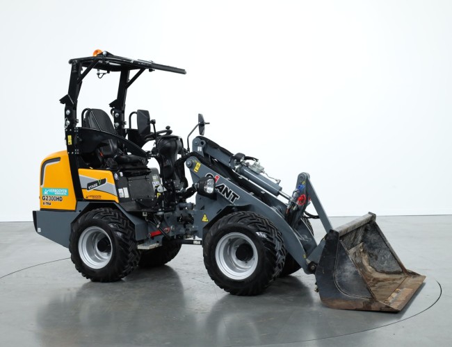 2023 Giant G2300 X-tra HD VV1424 | Wiellader | Mini Shovel