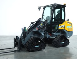 1 Giant G2700 TELE HD+ TRACKS ADV1155 | Wiellader | Mini Shovel