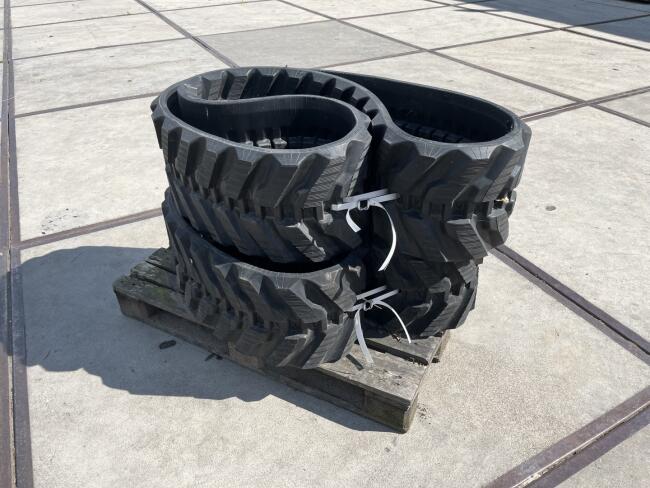 2024 VM Rubbertrack 350x52,5x88 DV1304 | Overige | Diversen