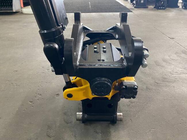 2025 Engcon EC204 Tiltrotator CW05-CW05 SS9 (afneembaar) ADV54 | Aanbouwdelen | Draaikantelstuk